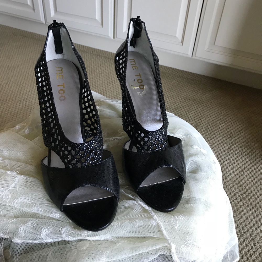 Me Too Black Leather Cute Design Shoes